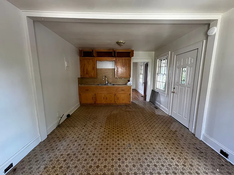 810 Kings Rd — Photo 7