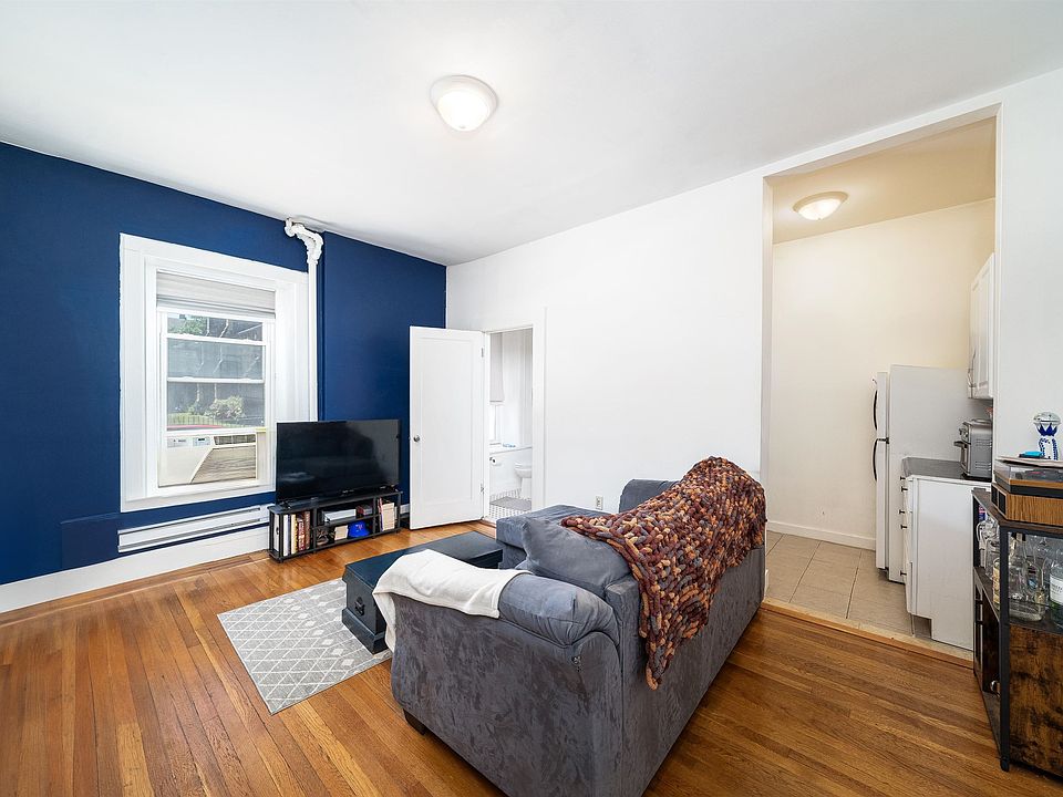 1st image of 600 Willow Ave APT 1