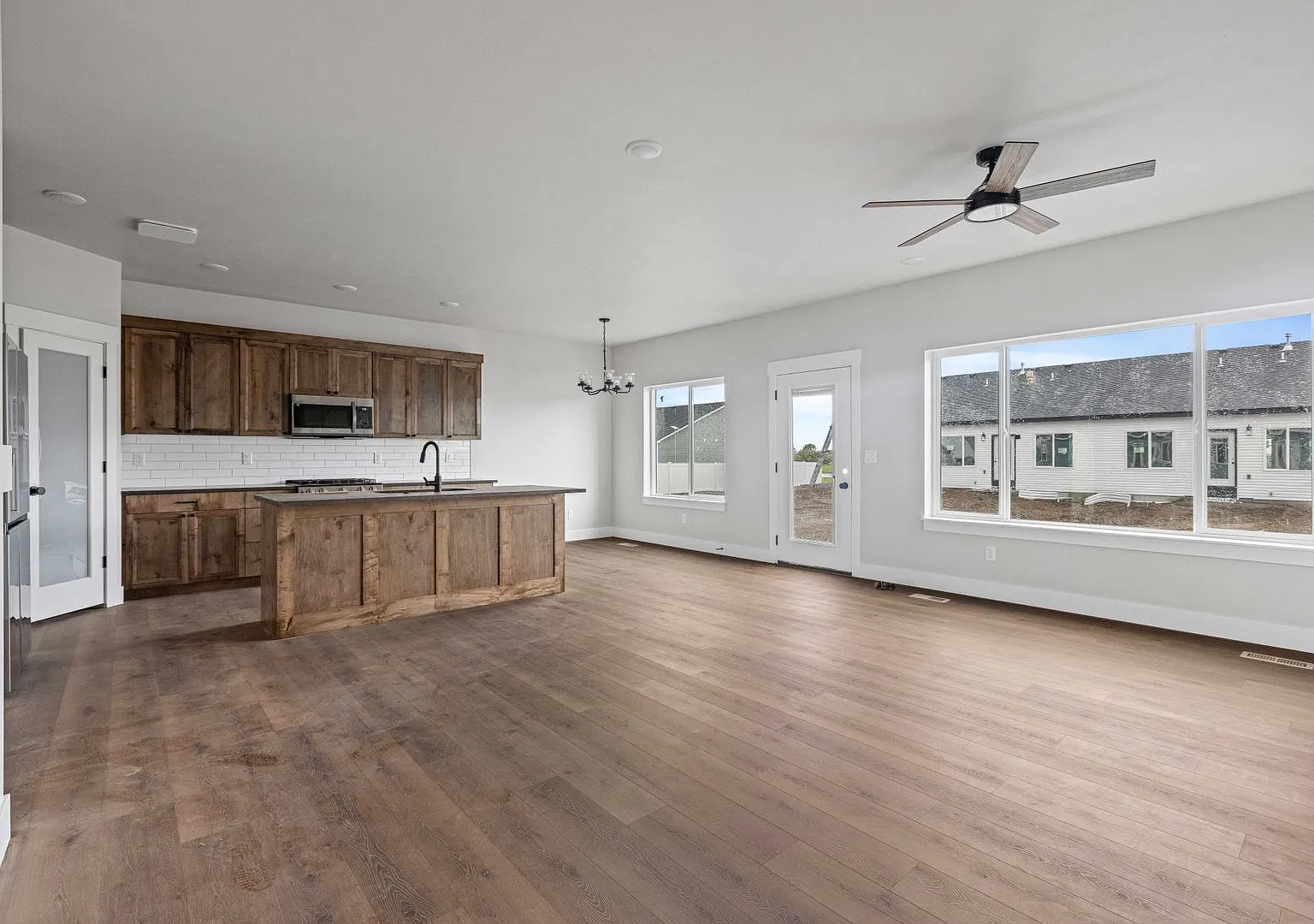 Lease Takeover! - 5 Bed 4 Full Bath Home In Sugar City Idaho — Photo 4