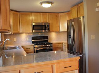 4 Merrimack Meadows Ln, Tewksbury, MA 01876