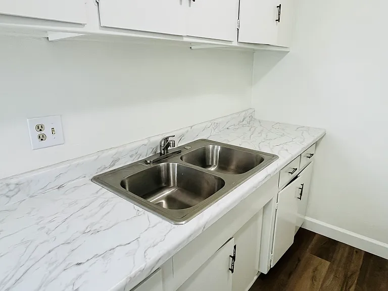 2128 W 157th St #5 — Photo 8