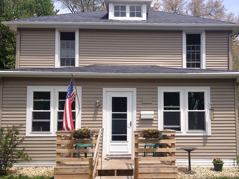 2nd image of 1623 E Clark St