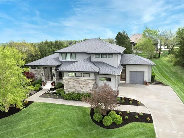 25075 W 105th Ter, Olathe, KS 66061