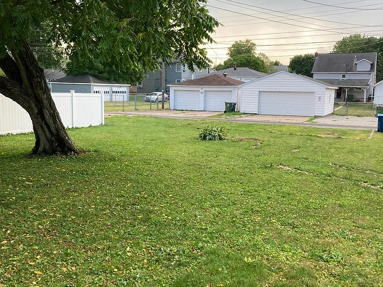 815 Foraker Ave — Photo 6