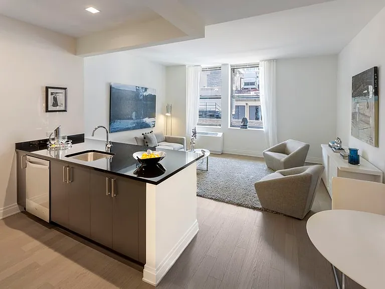 70 Pine St #1213 — Photo 3