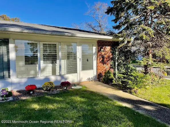 1021F Aberdeen Drive, Lakewood, NJ 08701