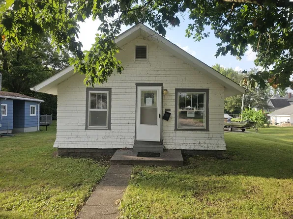 372 E Olive St, Canton, IL 61520