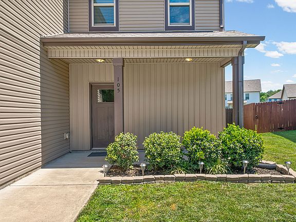 3rd image of 105 Lucerne Ln