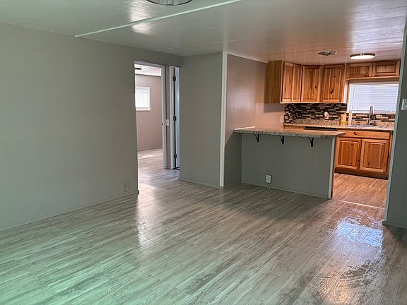 4th image of 1013 Winslow Ave