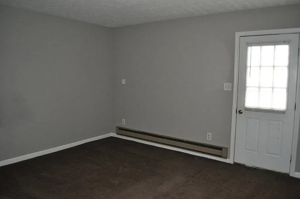 1 bed, 800 sqft, $695 — Photo 2