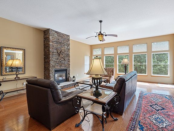 5th image of 12 McKenzie Dr