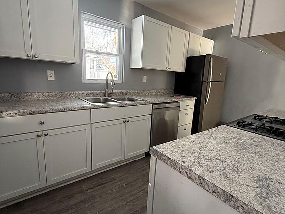 3rd image of 7700 Long Lake Rd