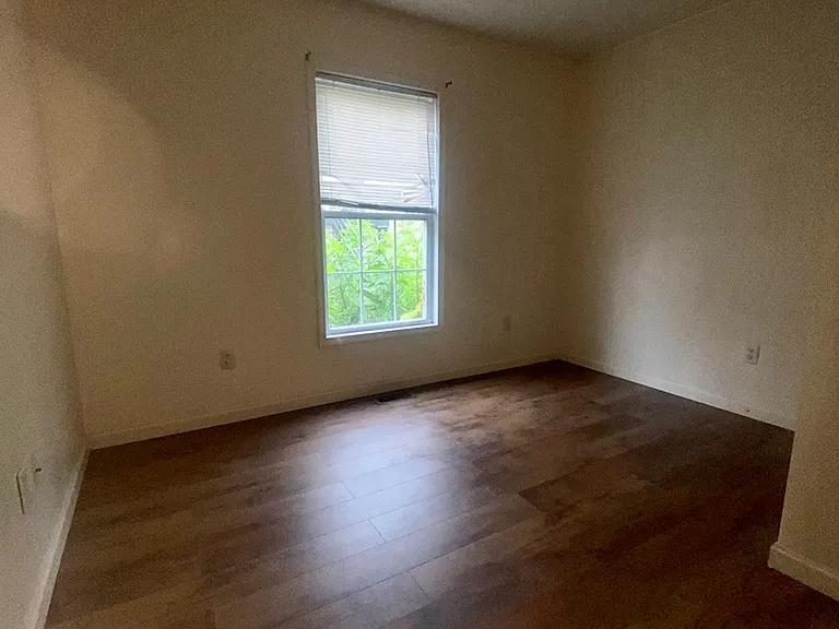279 Wiles St — Photo 7