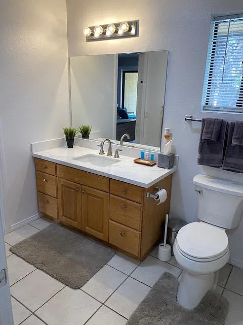 2 bed, 900 sqft, $1,900 — Photo 3