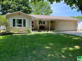 508 Florida Ave SW, Orange City, IA 51041