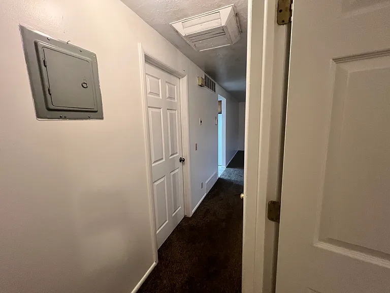 689 E 2300 N — Photo 12