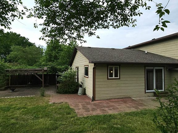 5th image of 1001 Meadowlark Dr