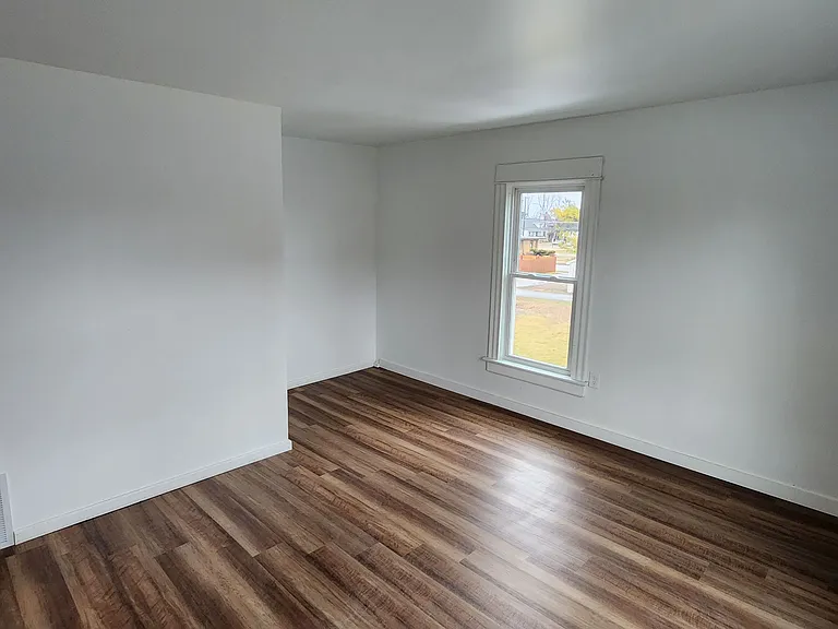 2320 Howe St — Photo 9