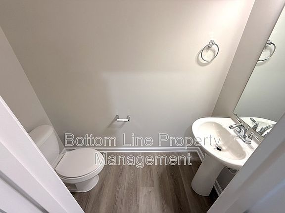 4th image of 8128 Stonemere Ln