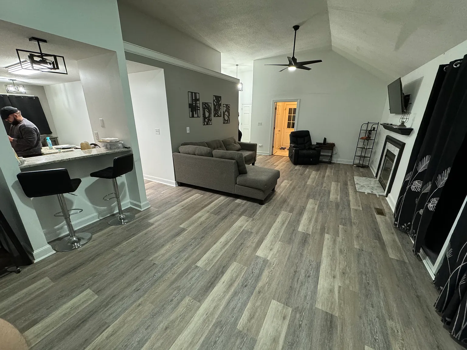3 bed, 1426 sqft, $2,500 — Photo 3