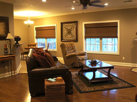 Living Room/Breakfast