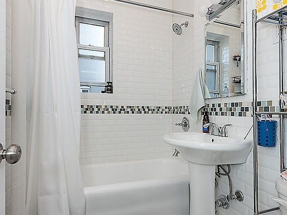 5th image of 4514 43rd St #2C