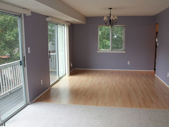 3rd image of 216 Woods Edge Dr