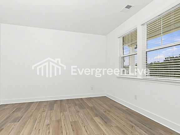 5th image of 445 Panther Creek Ln