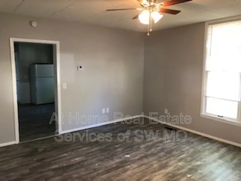 1 bed, 1.0 bath, 864 sqft, $630 — Photo 2