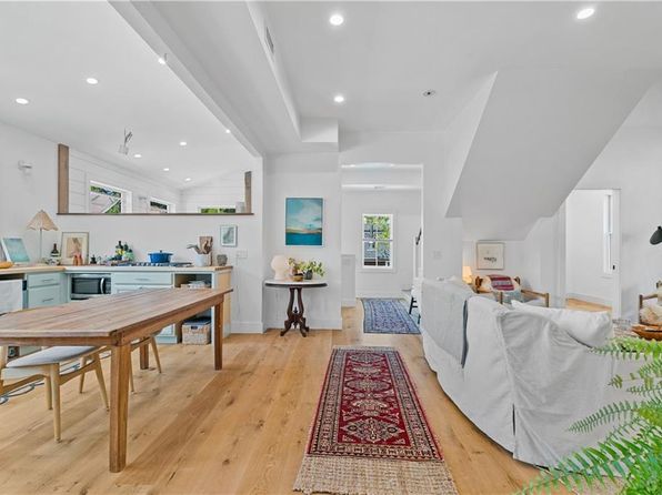 76 Van Zandt Ave, Newport, RI 02840