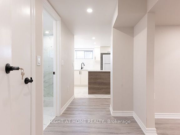 2nd image of 6 Bellvare Cres