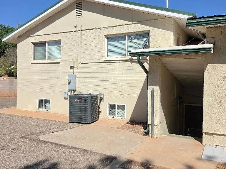 461 Diagonal St — Photo 1