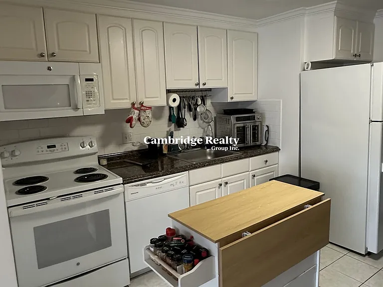 16 Westford St #6T — Photo 2