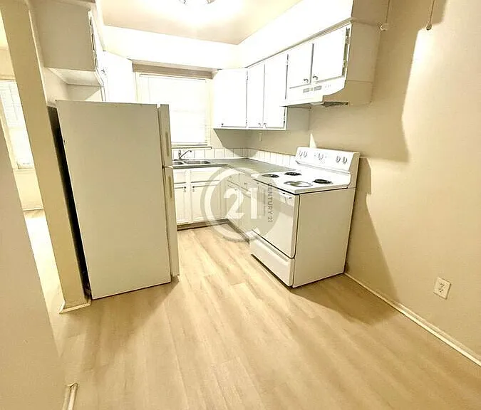 3219 Brest Ave #B — Photo 3