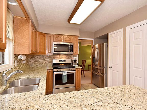 5th image of 720 Bayberry Dr