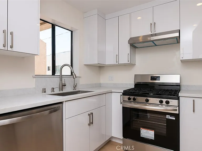 345 N Jackson St #205 — Photo 11