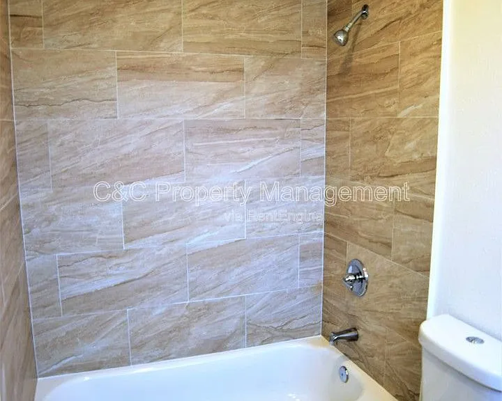 1695 Hilby Ave — Photo 9