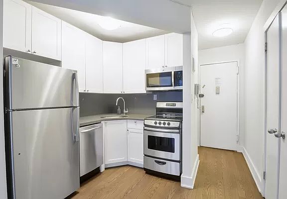 4th image of 655 2nd Ave APT 1D