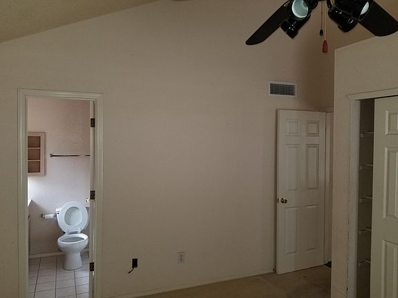 3rd image of 5827 Chippendale Ave