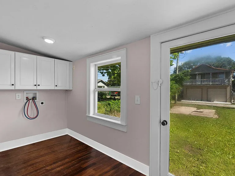 4911 Avenue P 1/2 — Photo 11