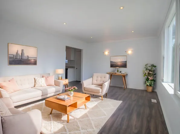 23 Saint Patrick St, Saint Catharines, ON L2R 1J8