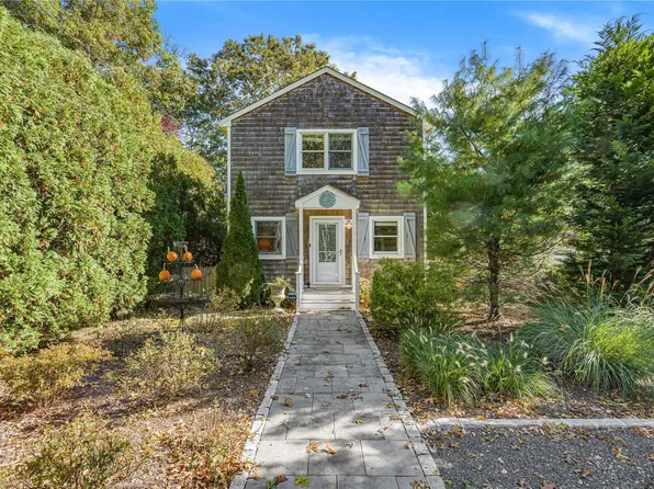 3 Elm Street, Hampton Bays, NY 11946