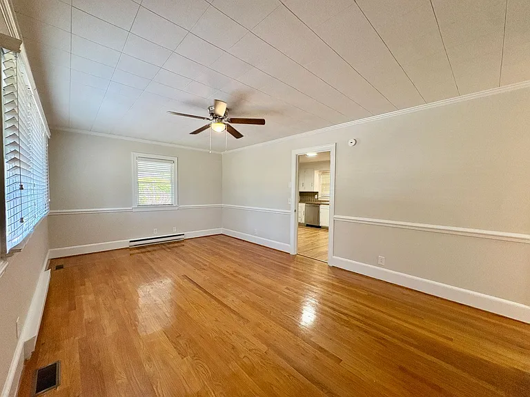 102 N Clarendon Dr — Photo 4