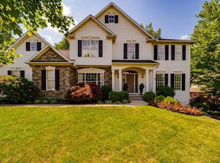 225 Crown Point Dr, Centerville, OH