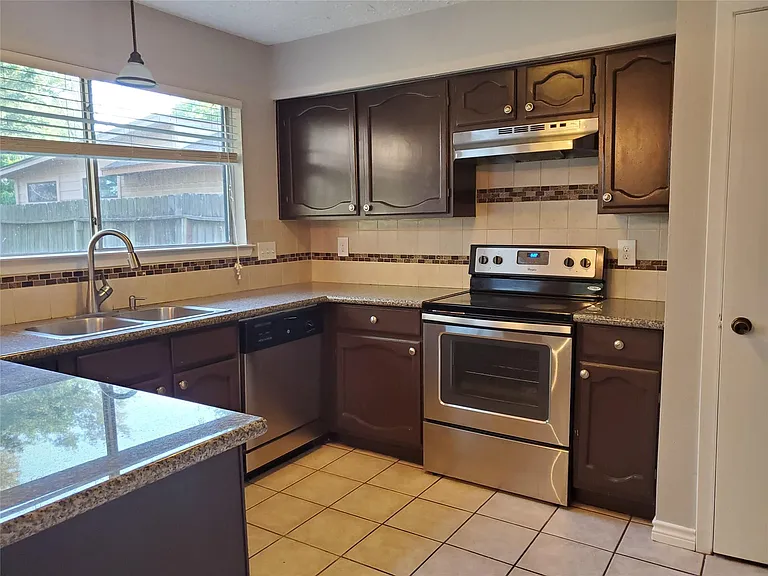16315 Thistleglen Dr — Photo 6