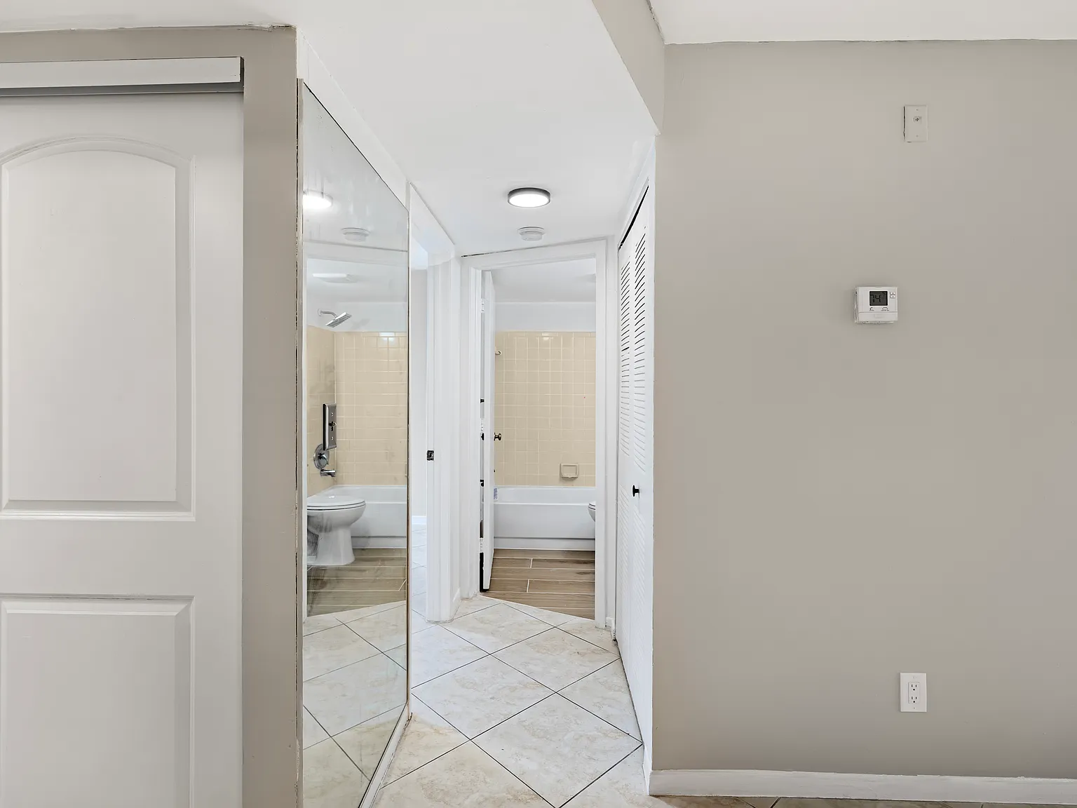 2 bed, 912 sqft, $2,300 — Photo 1