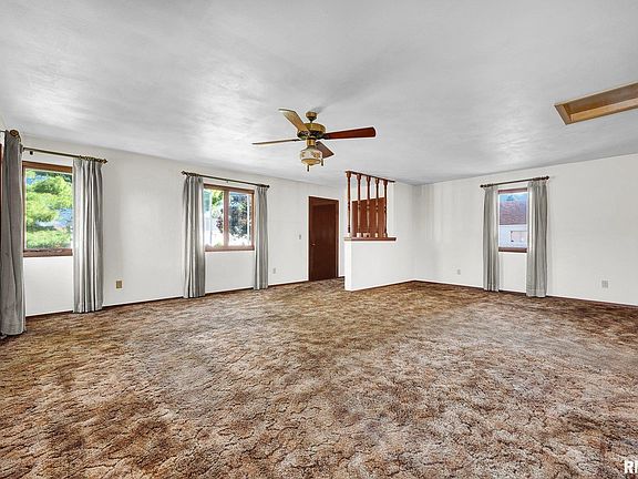 3rd image of 804 Illinois St