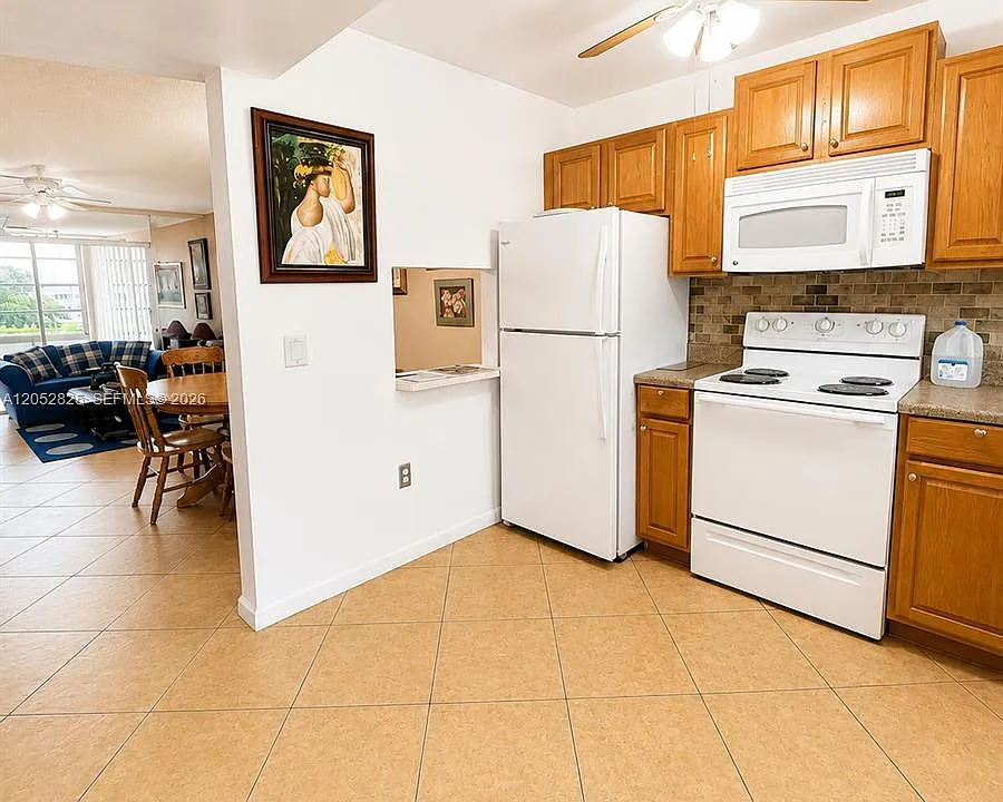 8220 Sunrise Lakes Blvd #309