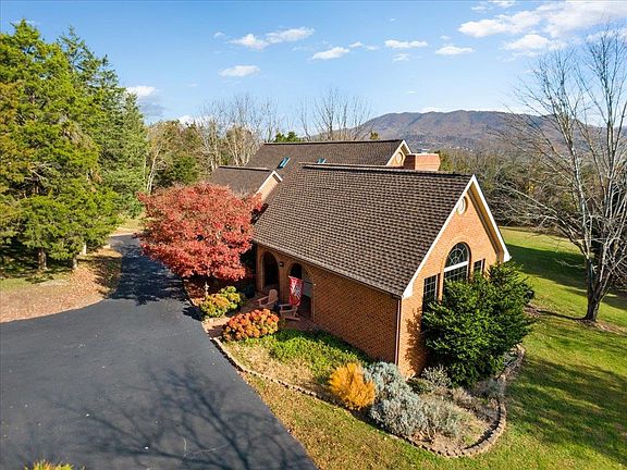 5th image of 700 Deercroft Dr