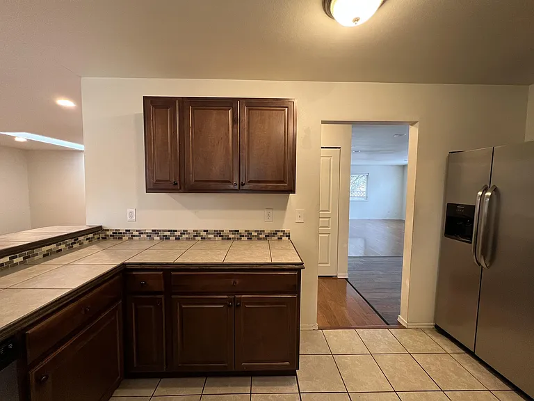103 E Grand St — Photo 15